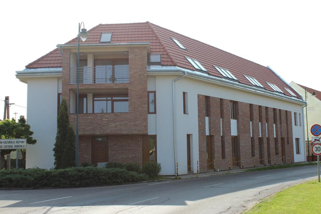 Gyulai Brill Apartman Rum bild