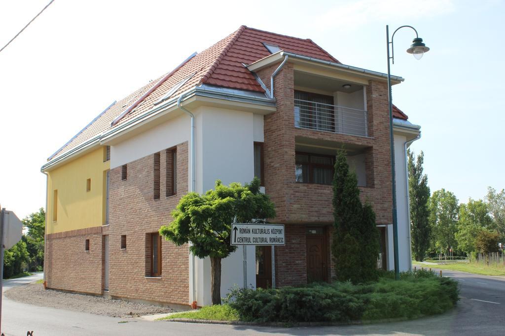 Gyulai Brill Apartman Rum bild