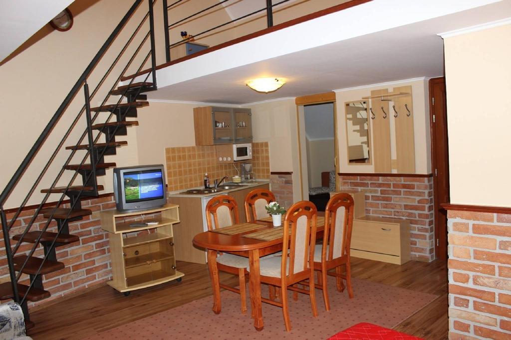 Gyulai Brill Apartman Rum bild